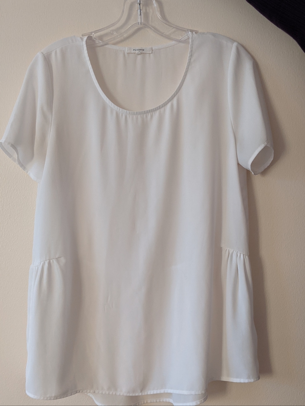 Pleione White Scoop Neck Short-Sleeve Blouse